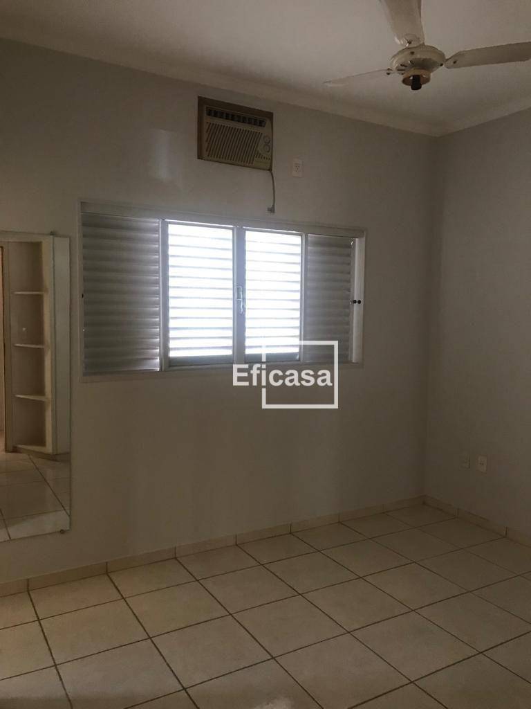 Casa à venda com 4 quartos, 240m² - Foto 11