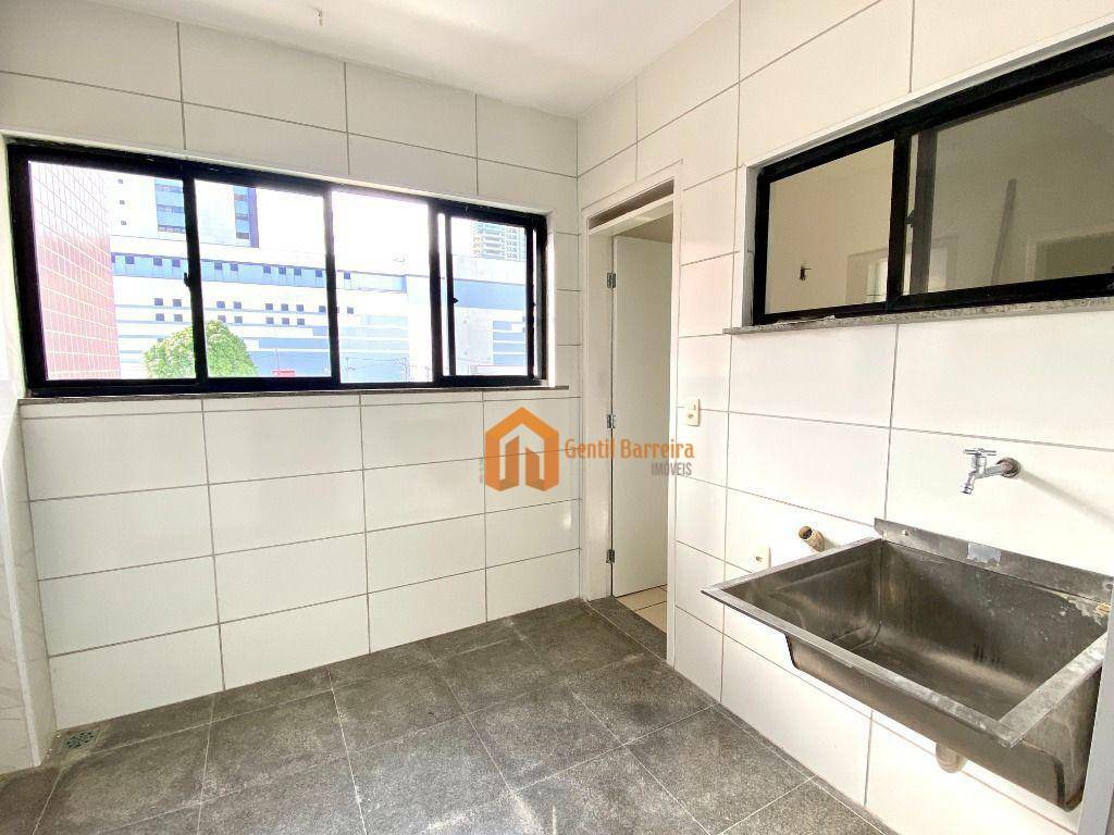 Apartamento à venda com 3 quartos, 215m² - Foto 9