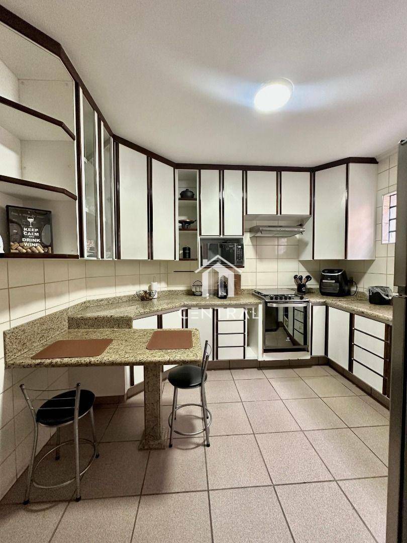 Casa à venda com 3 quartos, 219m² - Foto 6