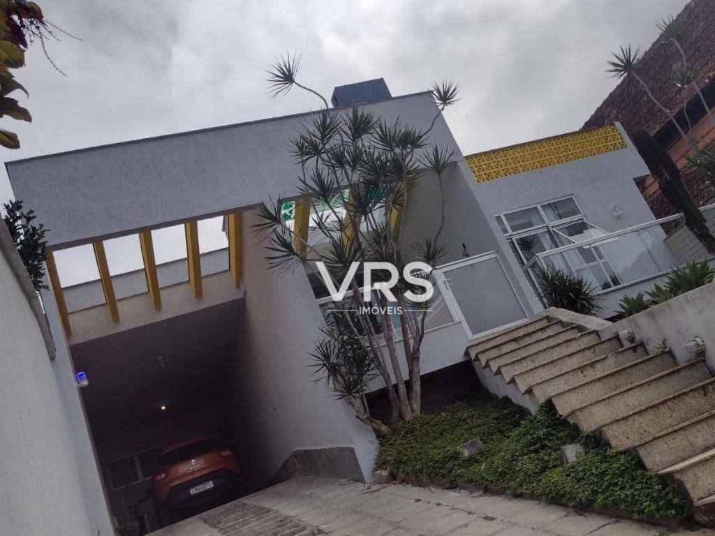 Casa à venda com 5 quartos, 250m² - Foto 4