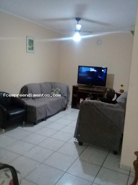 Casa à venda com 2 quartos, 200m² - Foto 2