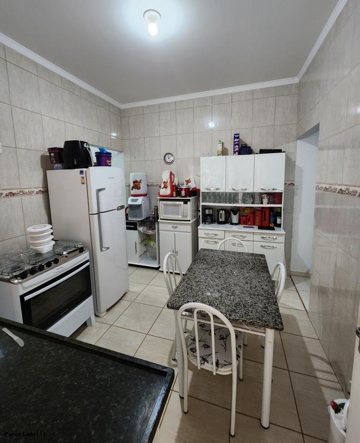 Casa à venda com 2 quartos, 190m² - Foto 3