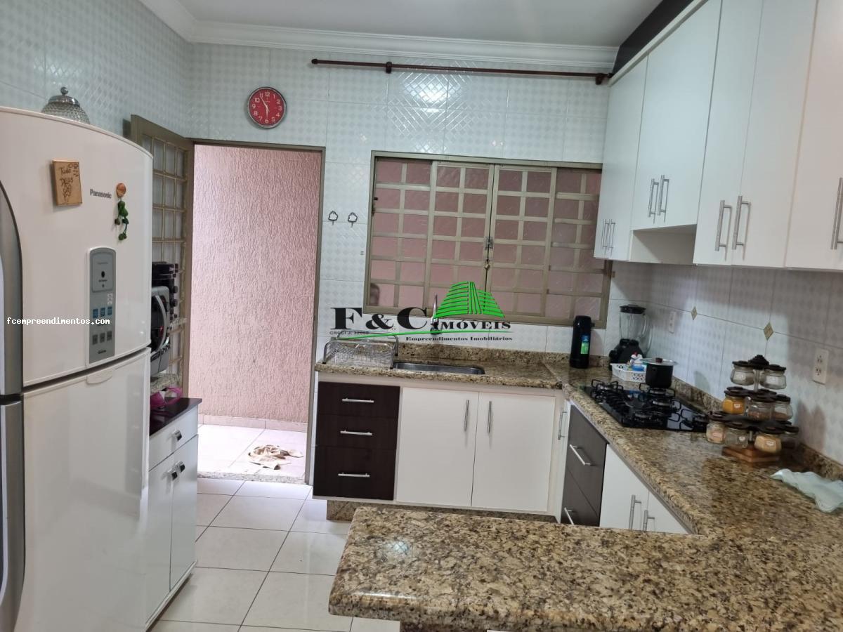 Casa à venda com 3 quartos, 200m² - Foto 6