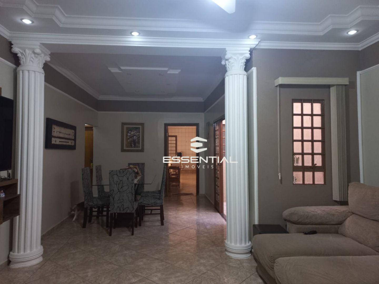 Casa à venda com 3 quartos, 234m² - Foto 2