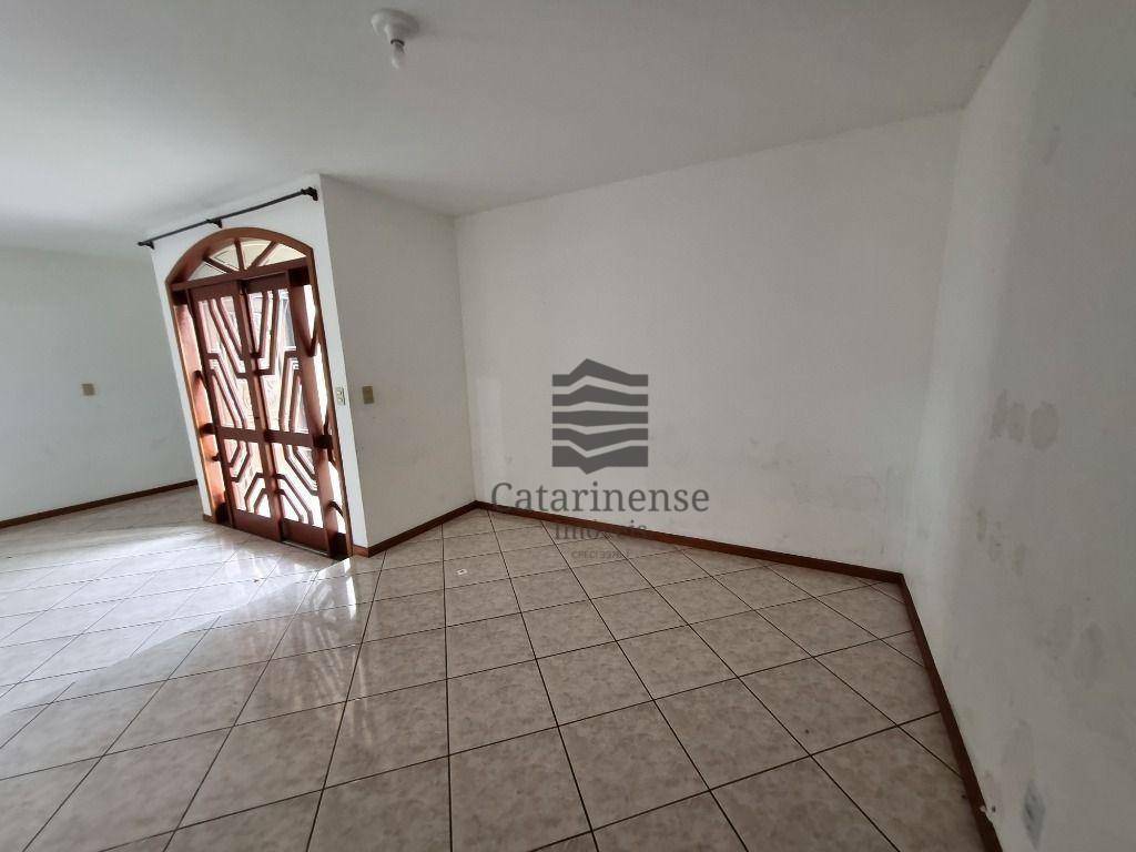 Casa à venda com 3 quartos, 82m² - Foto 13