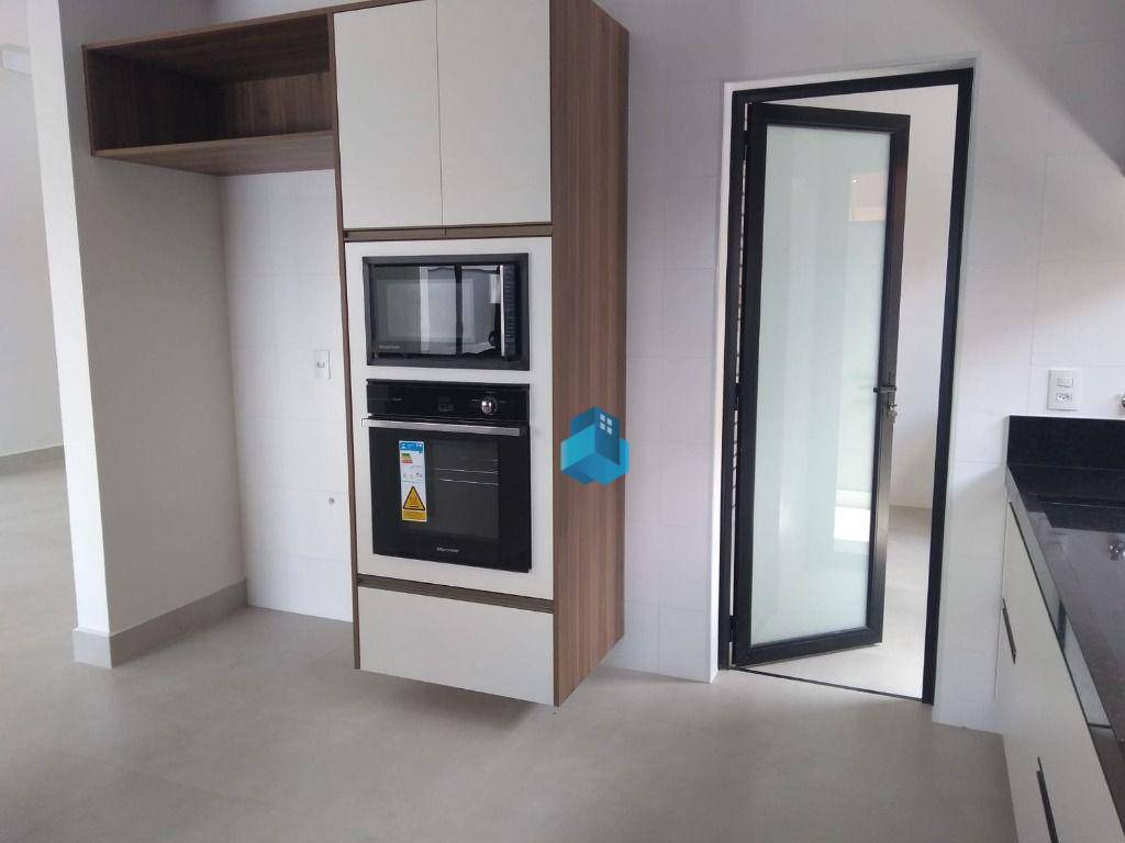 Casa à venda com 3 quartos, 330m² - Foto 3