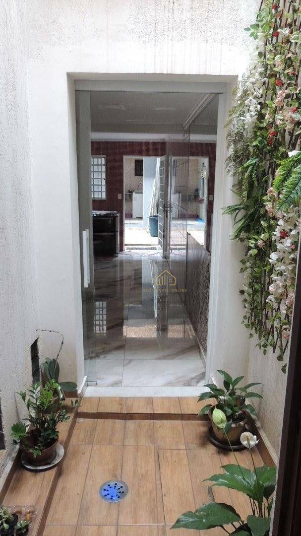 Sobrado à venda e aluguel com 4 quartos, 180m² - Foto 9