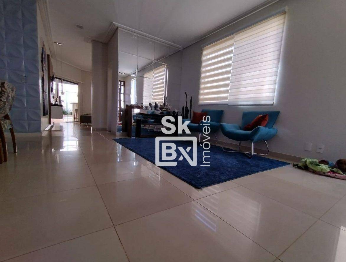 Casa à venda com 4 quartos, 180m² - Foto 1