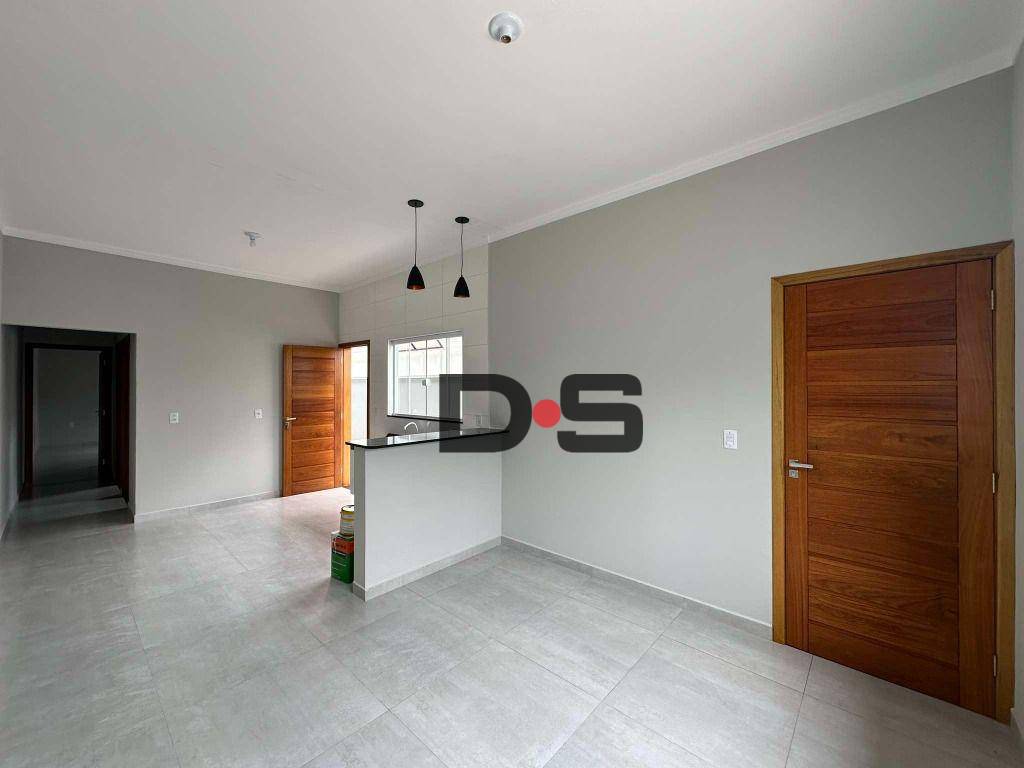 Casa à venda com 2 quartos, 62m² - Foto 1