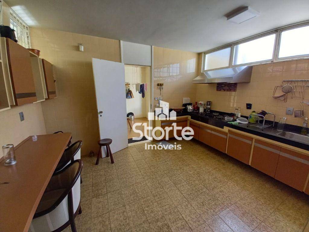 Casa à venda com 4 quartos, 340m² - Foto 6