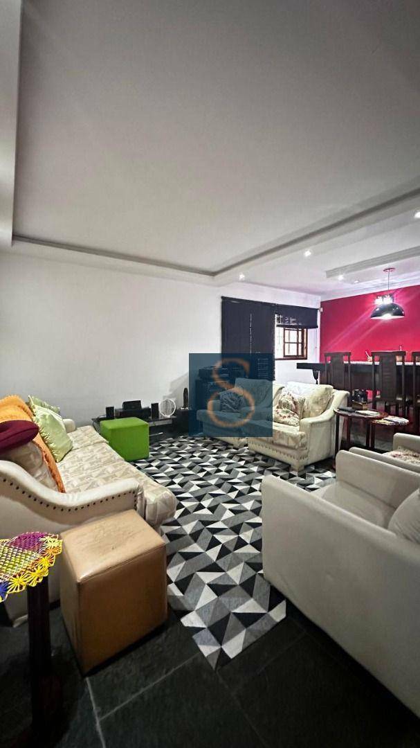 Sobrado à venda com 4 quartos, 216m² - Foto 1