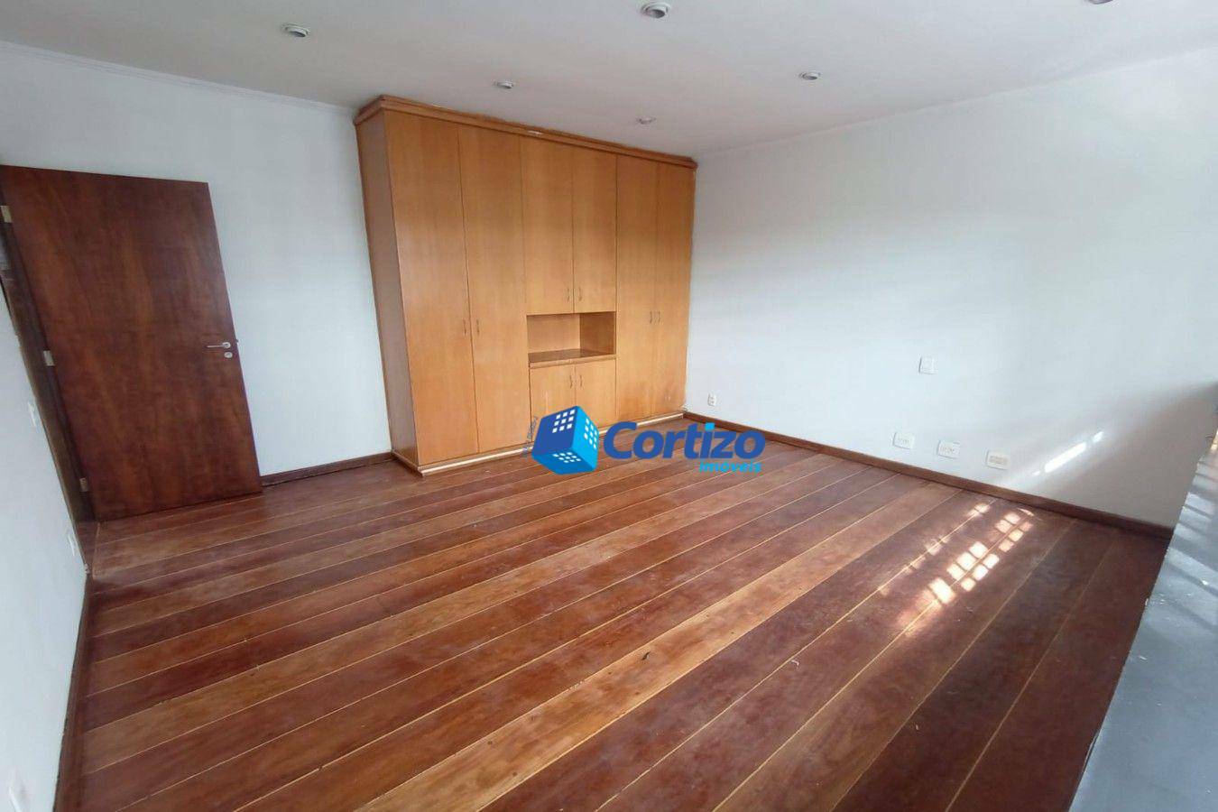 Casa para alugar com 3 quartos, 200M2 - Foto 4