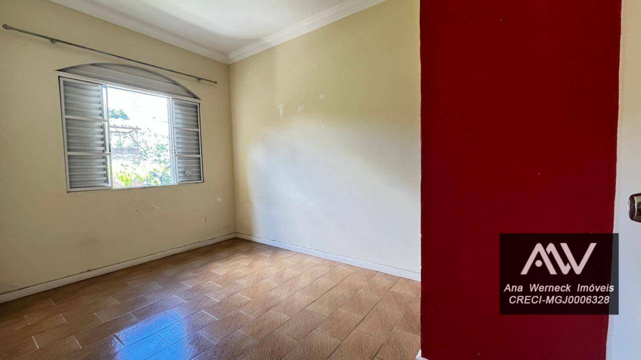 Casa à venda com 4 quartos, 200m² - Foto 3