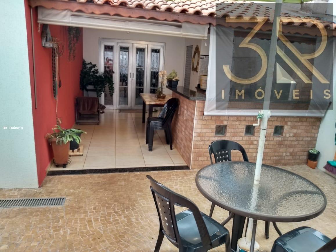 Casa à venda com 3 quartos, 180m² - Foto 25