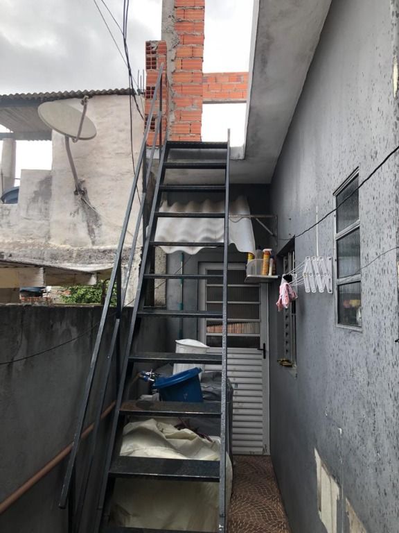 Casa à venda com 6 quartos, 200m² - Foto 18