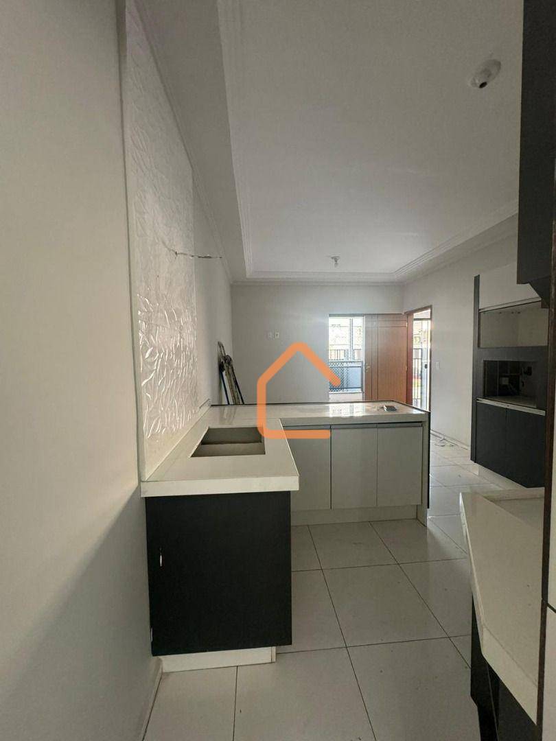 Apartamento à venda com 2 quartos, 75m² - Foto 2