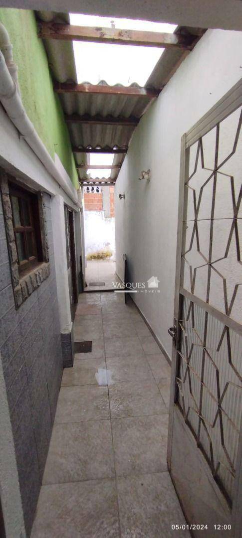 Casa à venda com 3 quartos, 100m² - Foto 2