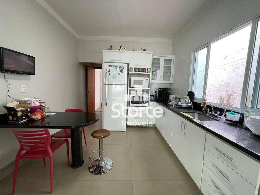 Casa à venda com 3 quartos, 279m² - Foto 8