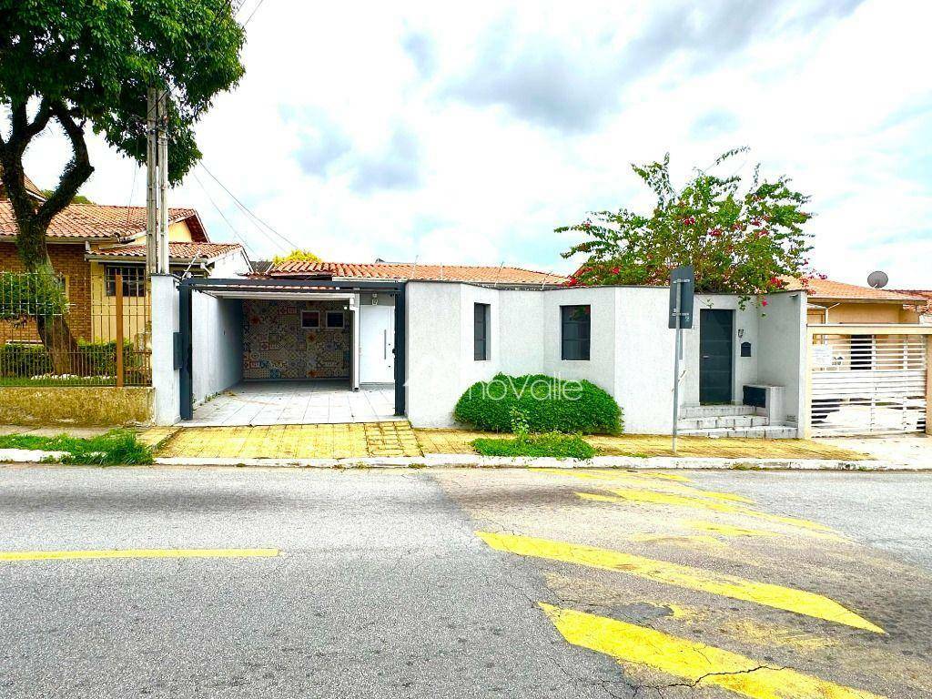 Casa para alugar com 3 quartos, 200m² - Foto 1