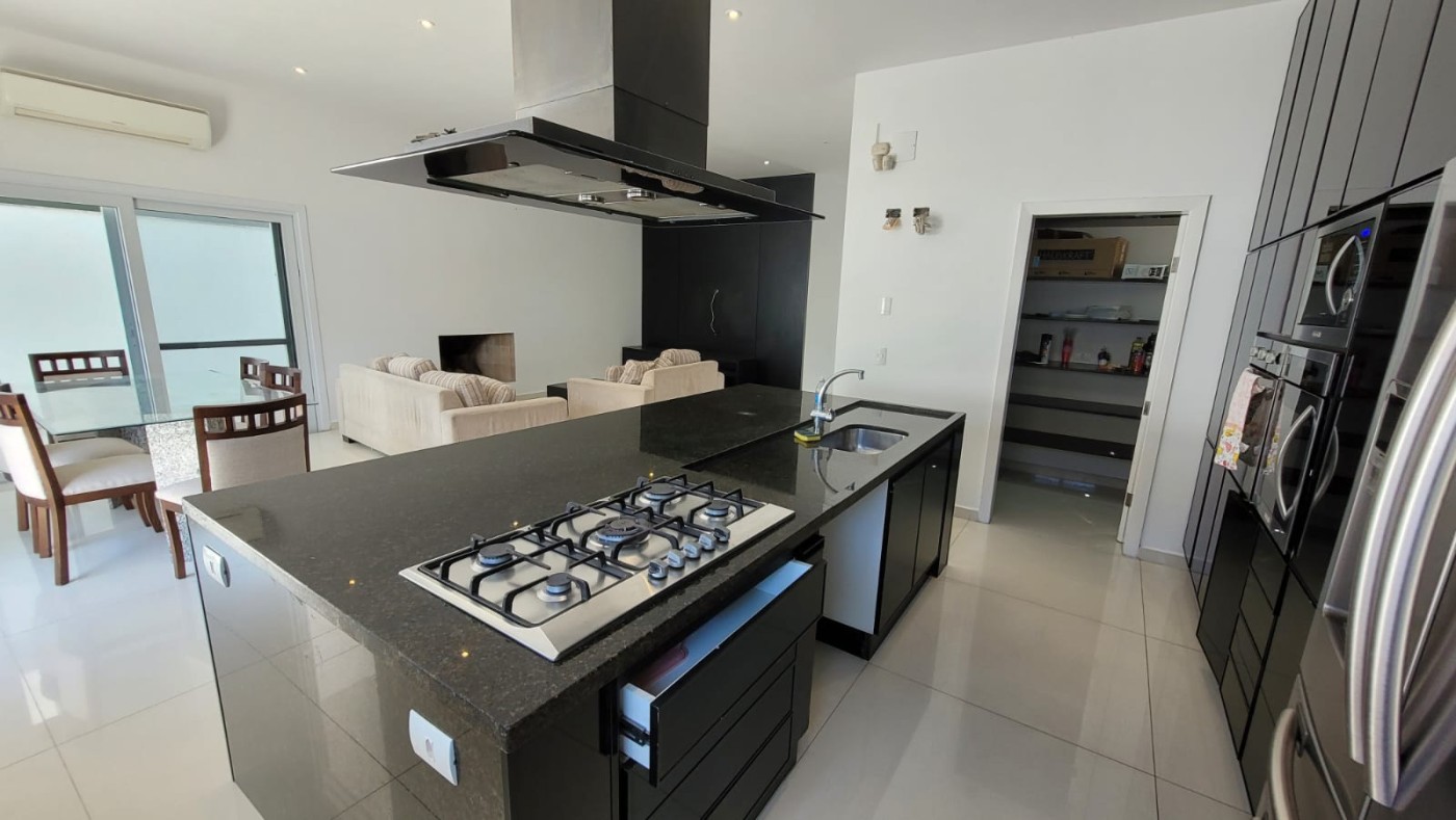Casa à venda com 4 quartos, 300m² - Foto 17