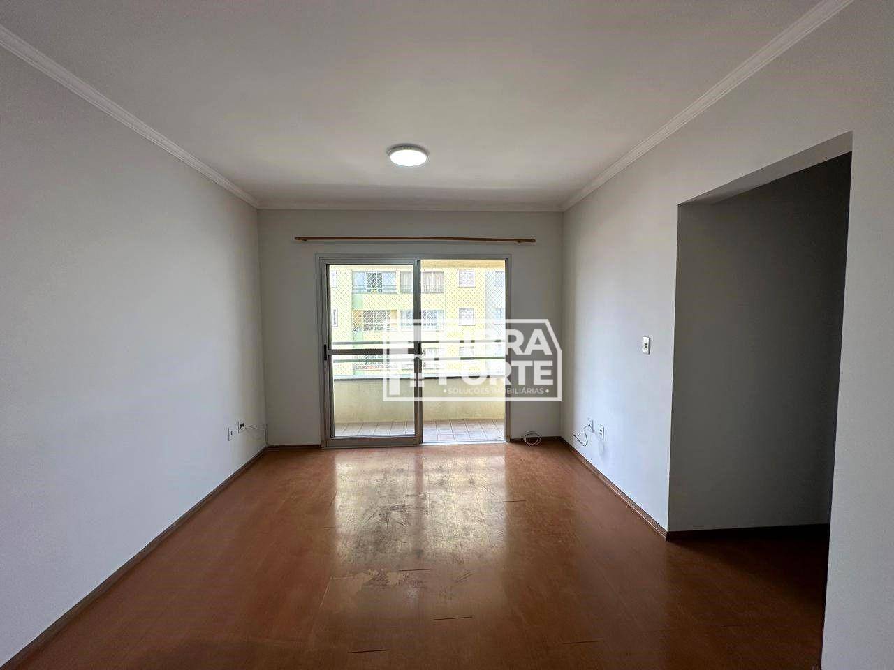 Apartamento à venda com 3 quartos, 70m² - Foto 2