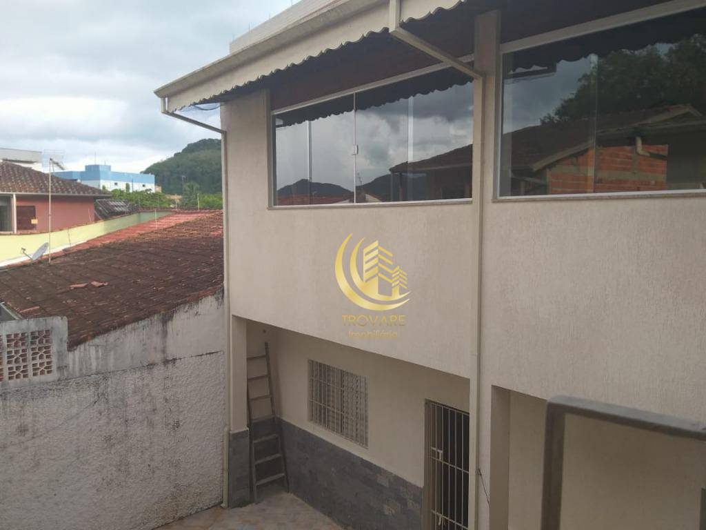 Sobrado à venda com 4 quartos, 390m² - Foto 1