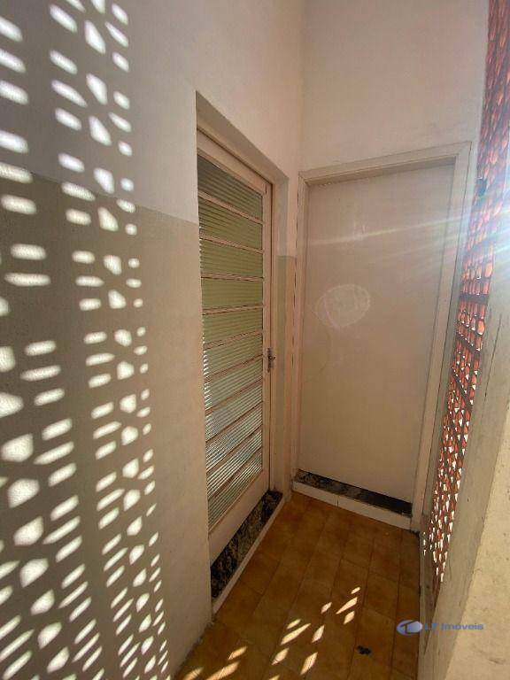 Casa para alugar com 2 quartos, 35m² - Foto 1