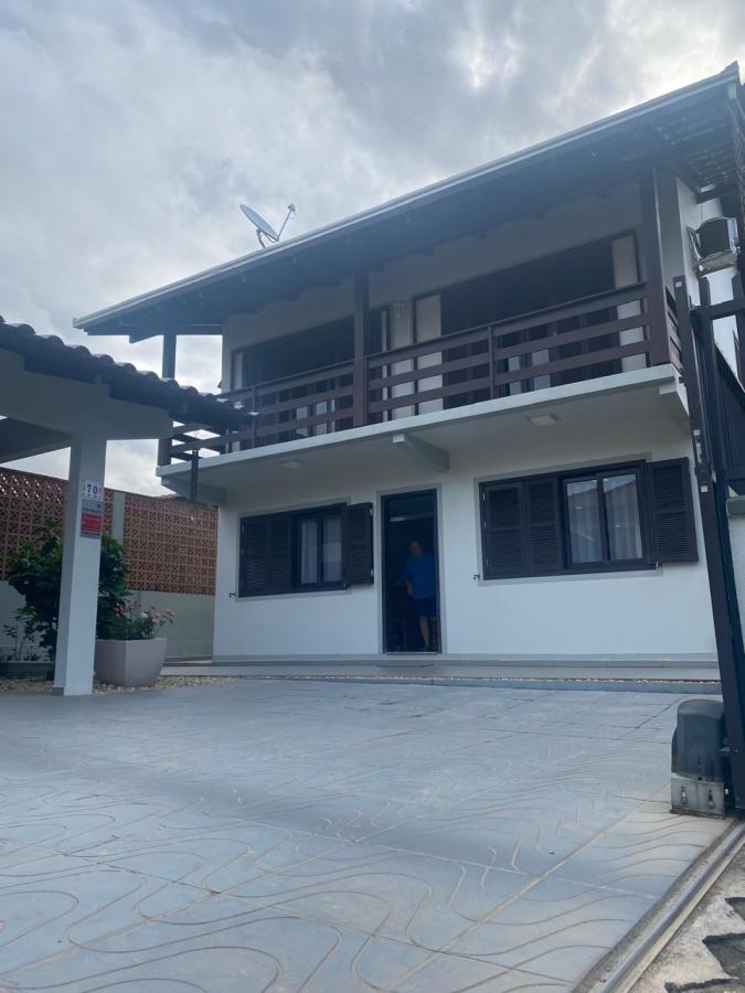 Casa à venda com 4 quartos, 250m² - Foto 2