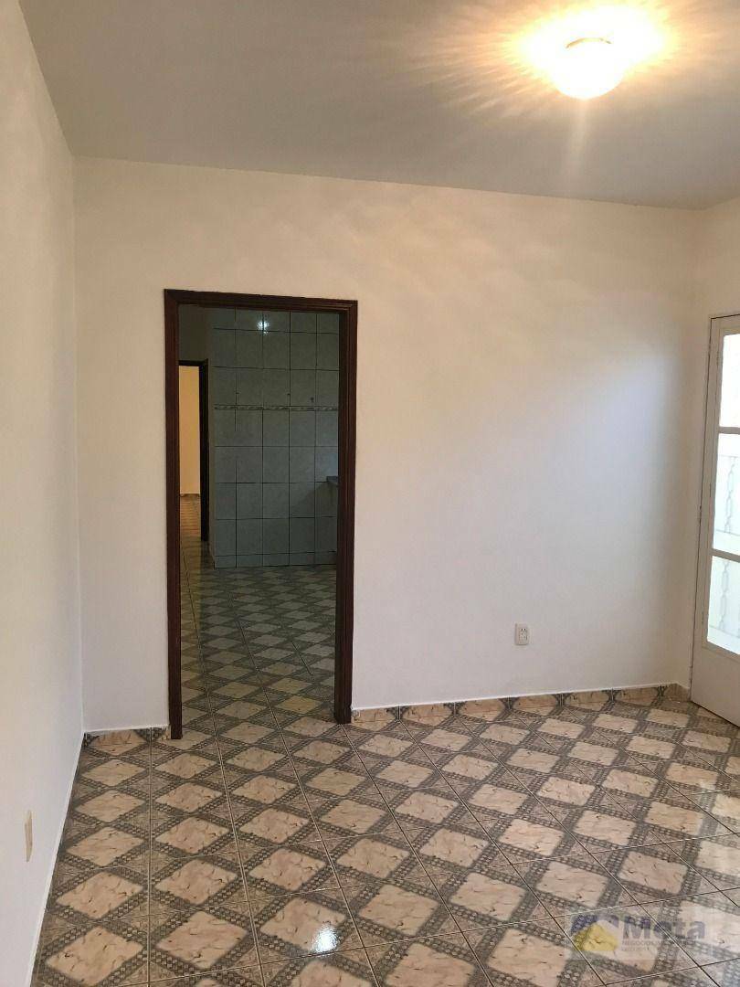 Casa para alugar com 2 quartos, 87m² - Foto 17