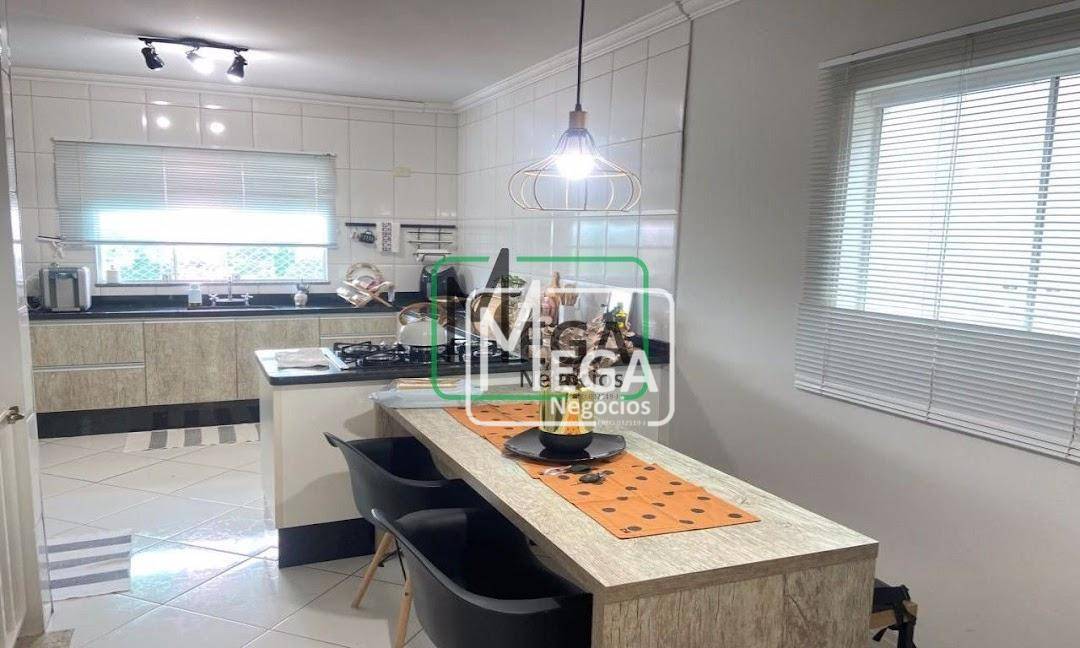 Casa à venda com 3 quartos, 240m² - Foto 6