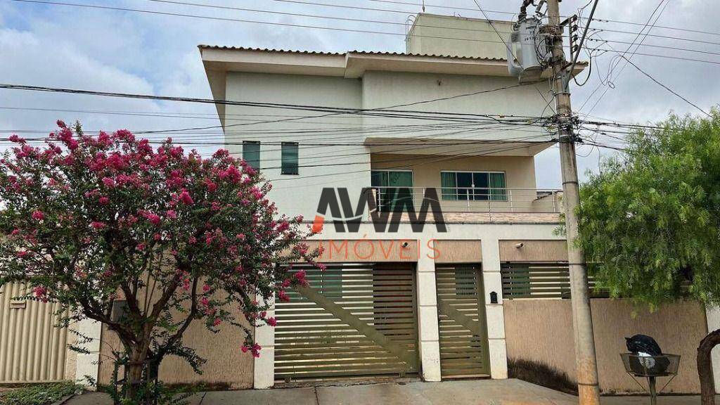 Sobrado à venda com 4 quartos, 426m² - Foto 1