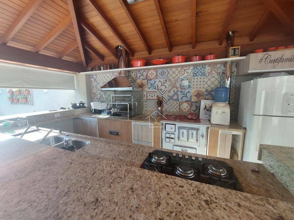 Casa à venda e aluguel com 3 quartos, 310m² - Foto 4