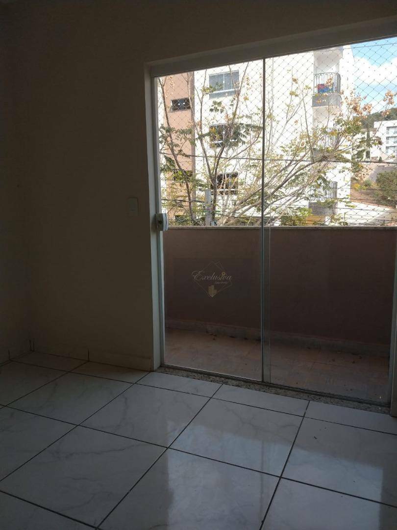 Apartamento à venda com 2 quartos, 65m² - Foto 1