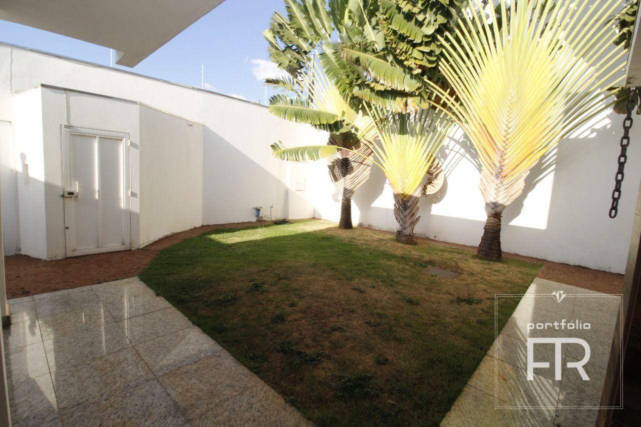 Casa à venda com 3 quartos, 210m² - Foto 18