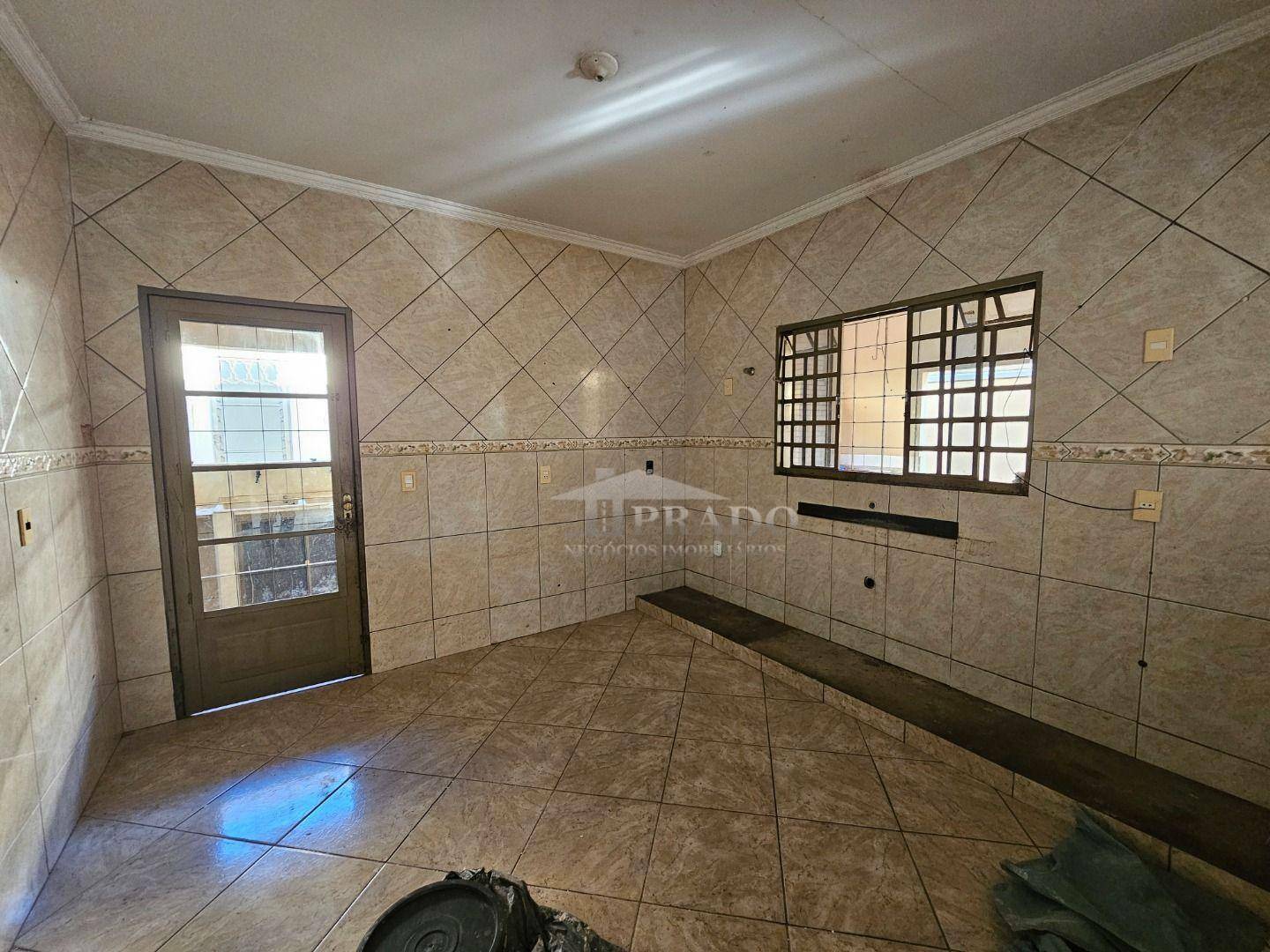 Casa para alugar com 4 quartos, 198m² - Foto 11