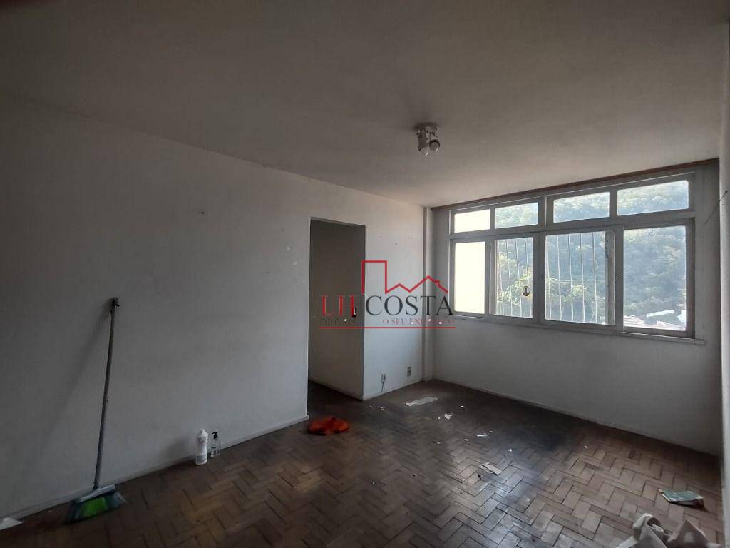 Apartamento à venda com 2 quartos, 70m² - Foto 2