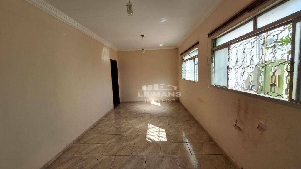 Casa à venda com 4 quartos, 120m² - Foto 2