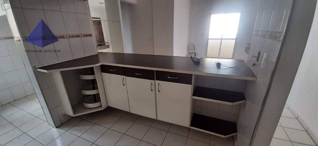 Apartamento à venda com 3 quartos, 70m² - Foto 2