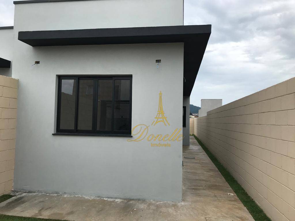 Casa à venda com 2 quartos, 63m² - Foto 3