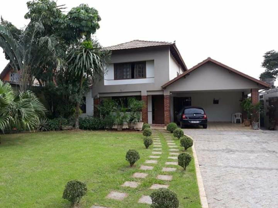 Sobrado à venda com 4 quartos, 255m² - Foto 1