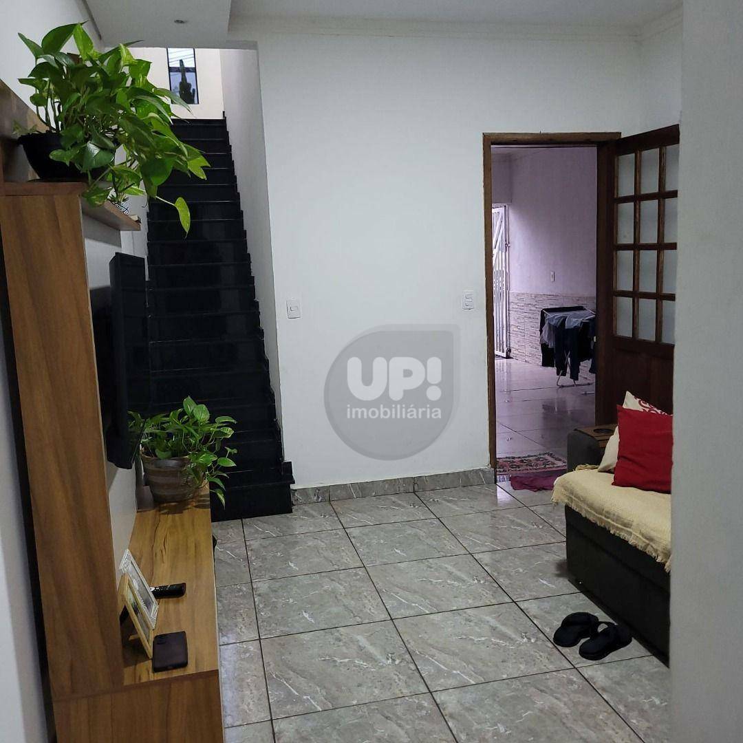 Casa à venda com 3 quartos, 110m² - Foto 1