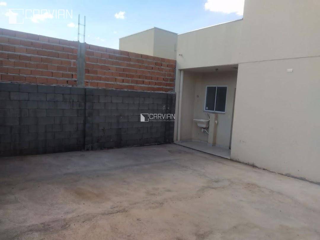 Casa à venda com 2 quartos, 44m² - Foto 2