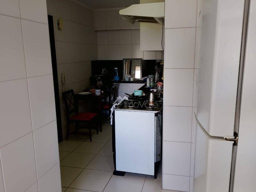 Apartamento à venda com 2 quartos, 76m² - Foto 3