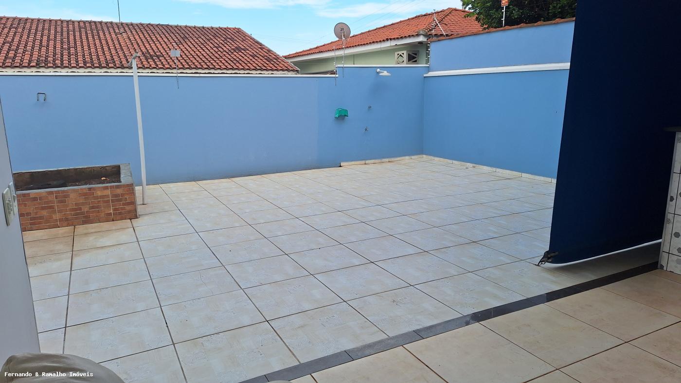 Casa para alugar com 3 quartos, 300m² - Foto 18