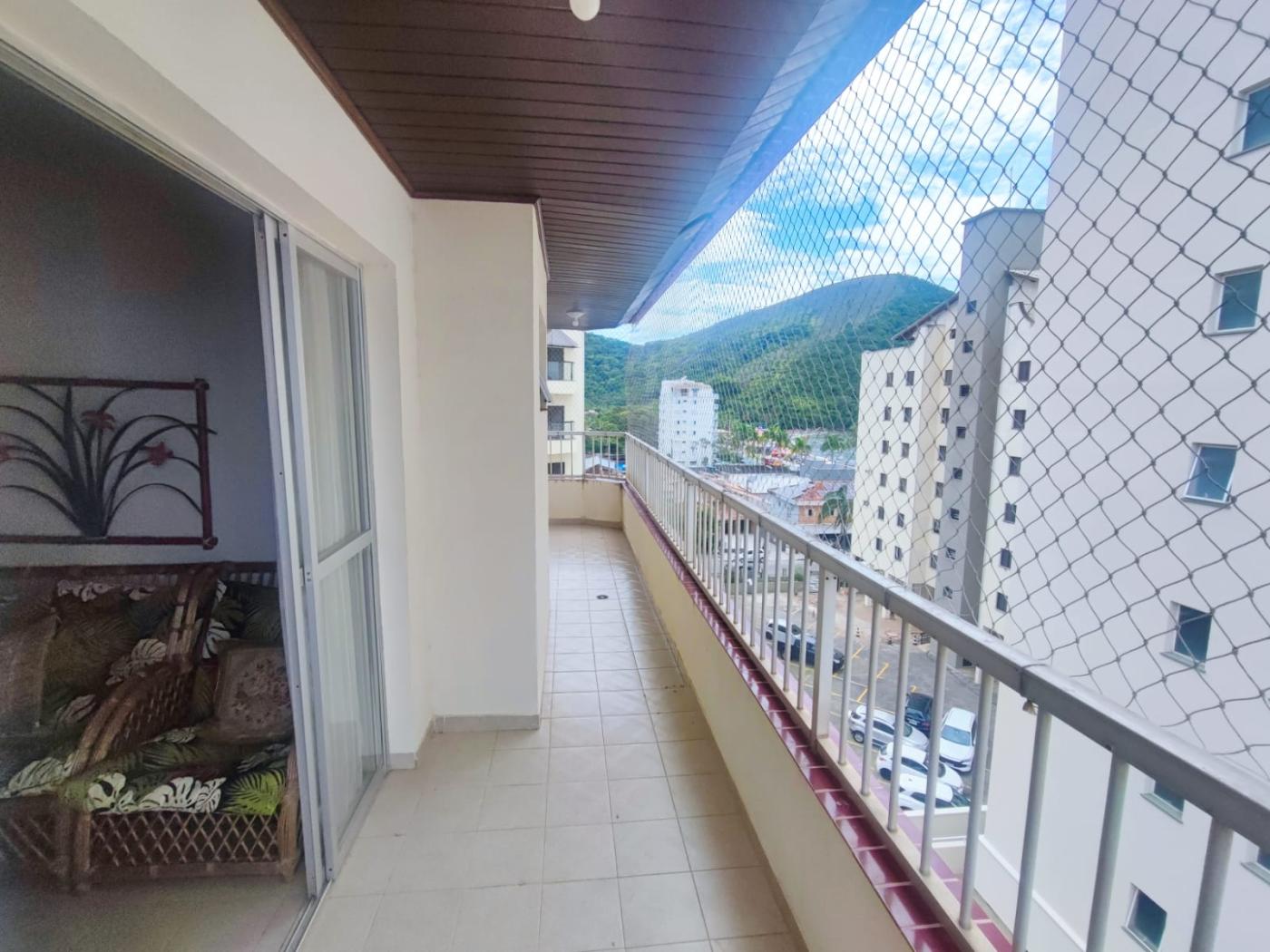 Apartamento à venda com 3 quartos, 227m² - Foto 2