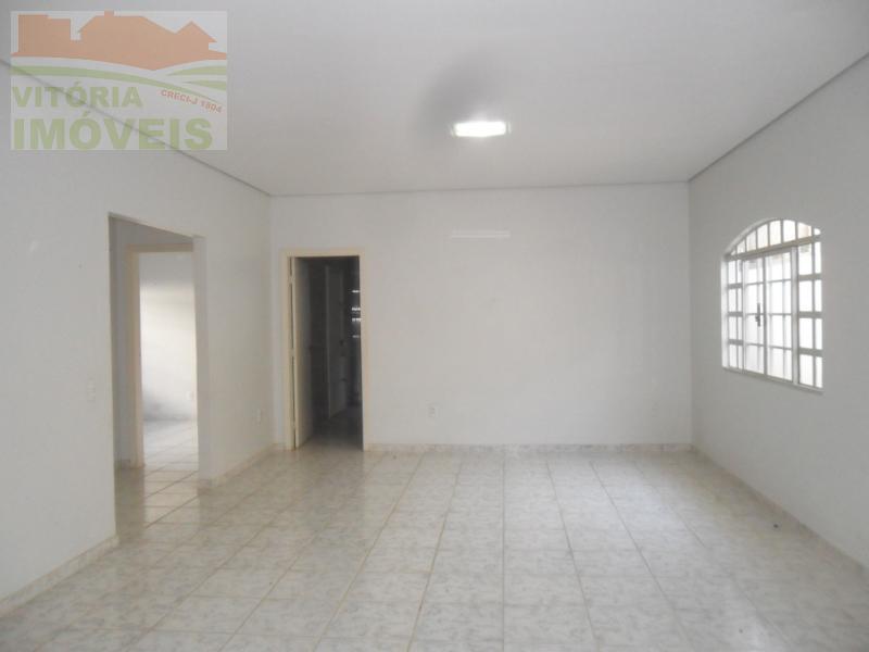 Casa para alugar com 4 quartos, 360m² - Foto 2