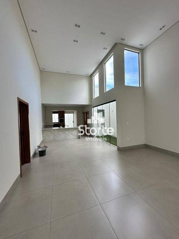 Casa à venda com 3 quartos, 179m² - Foto 2