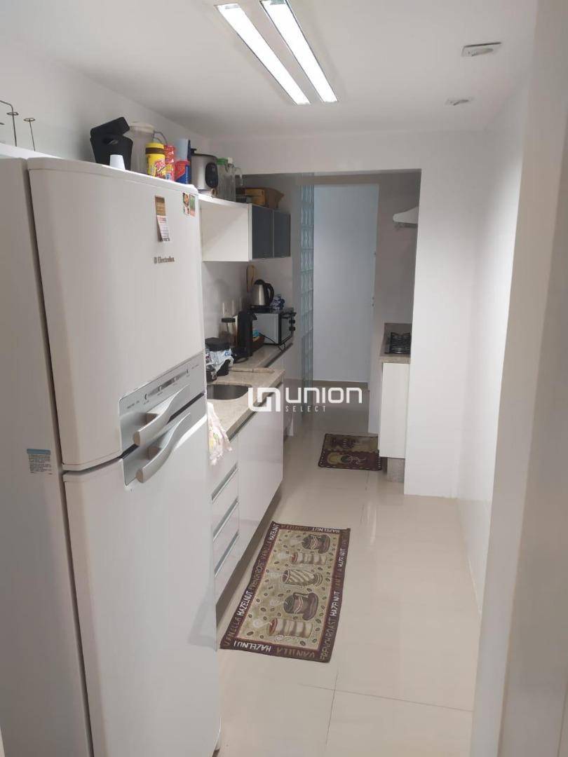 Apartamento à venda com 3 quartos, 241m² - Foto 5