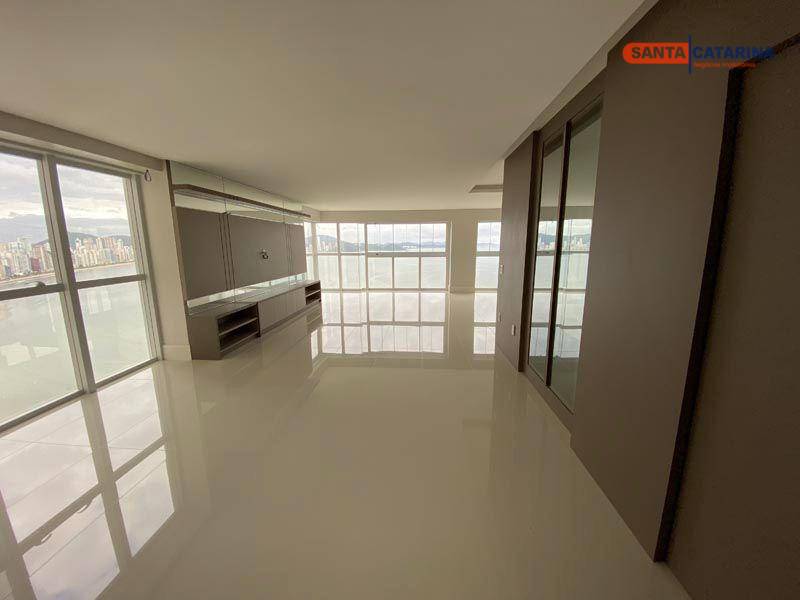 Apartamento à venda com 4 quartos, 237m² - Foto 2