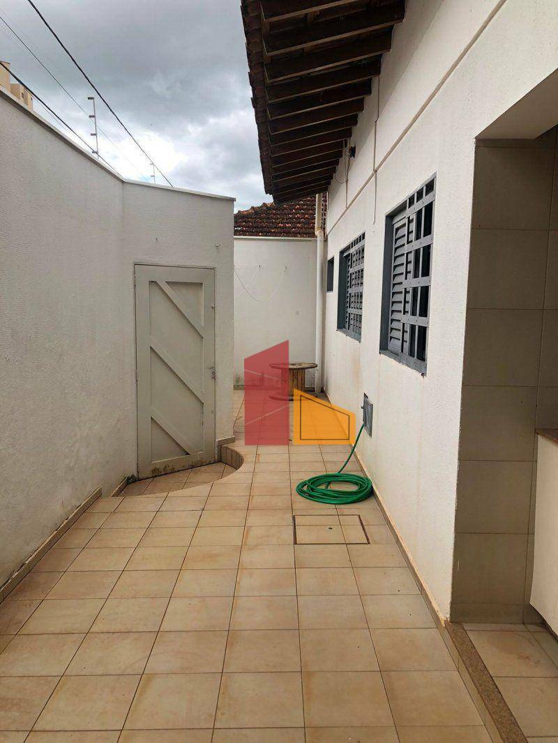 Casa à venda com 5 quartos, 3m² - Foto 35